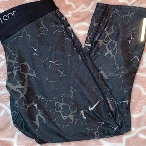 Nike Dri-Fit Cropped Leggings